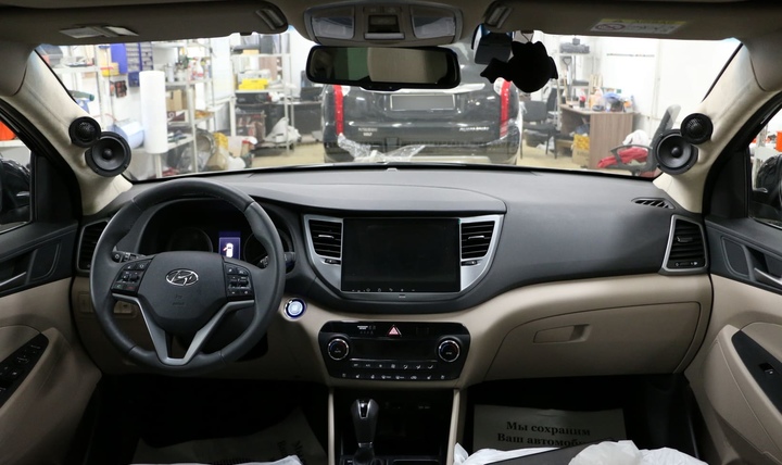 Полная замена акустики, изготовление подиумов и многое другое на Hyundai Tucson